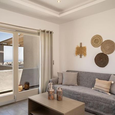 In The Heart Of Fira & Free Pool - Nychteri Suite Экстерьер фото