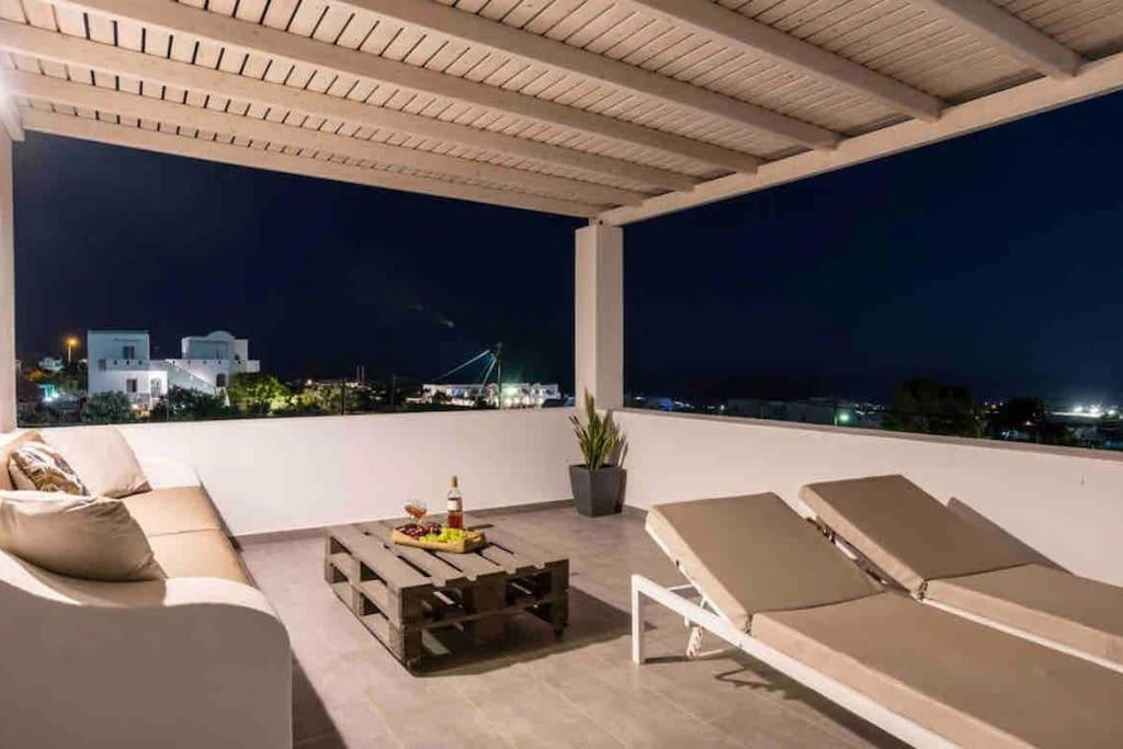 In The Heart Of Fira & Free Pool - Nychteri Suite Экстерьер фото