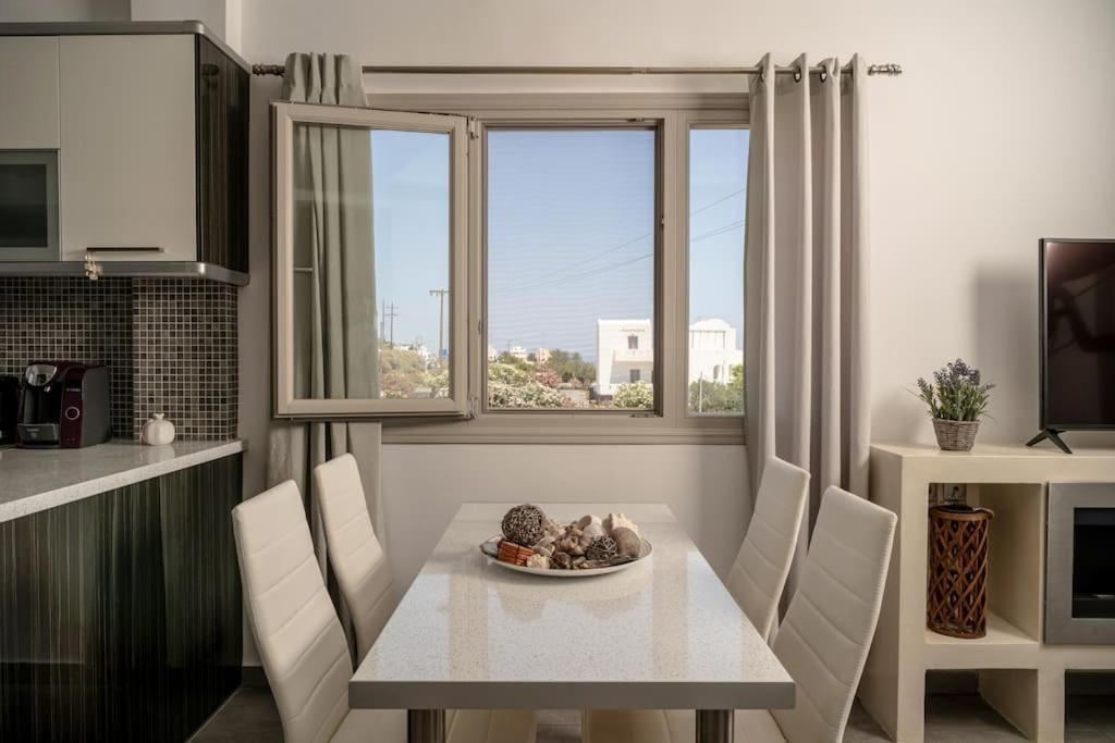In The Heart Of Fira & Free Pool - Nychteri Suite Экстерьер фото