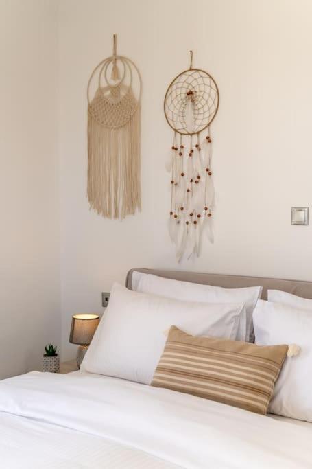 In The Heart Of Fira & Free Pool - Nychteri Suite Экстерьер фото