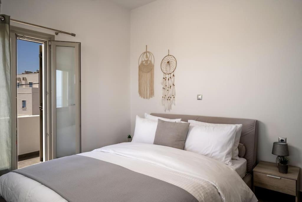 In The Heart Of Fira & Free Pool - Nychteri Suite Экстерьер фото