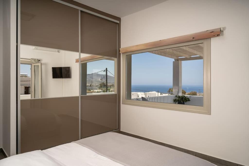 In The Heart Of Fira & Free Pool - Nychteri Suite Экстерьер фото