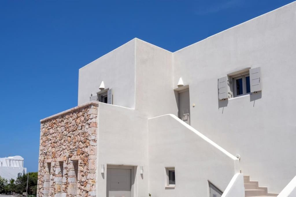 In The Heart Of Fira & Free Pool - Nychteri Suite Экстерьер фото