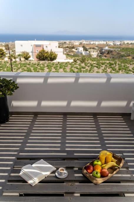 In The Heart Of Fira & Free Pool - Nychteri Suite Экстерьер фото