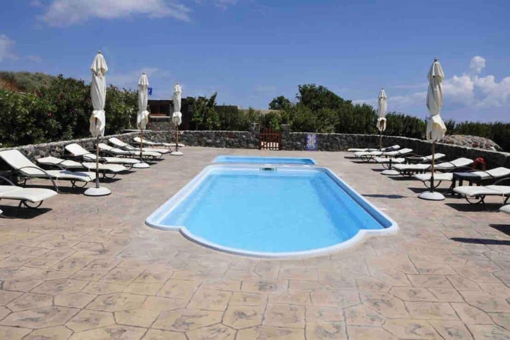 In The Heart Of Fira & Free Pool - Nychteri Suite Экстерьер фото