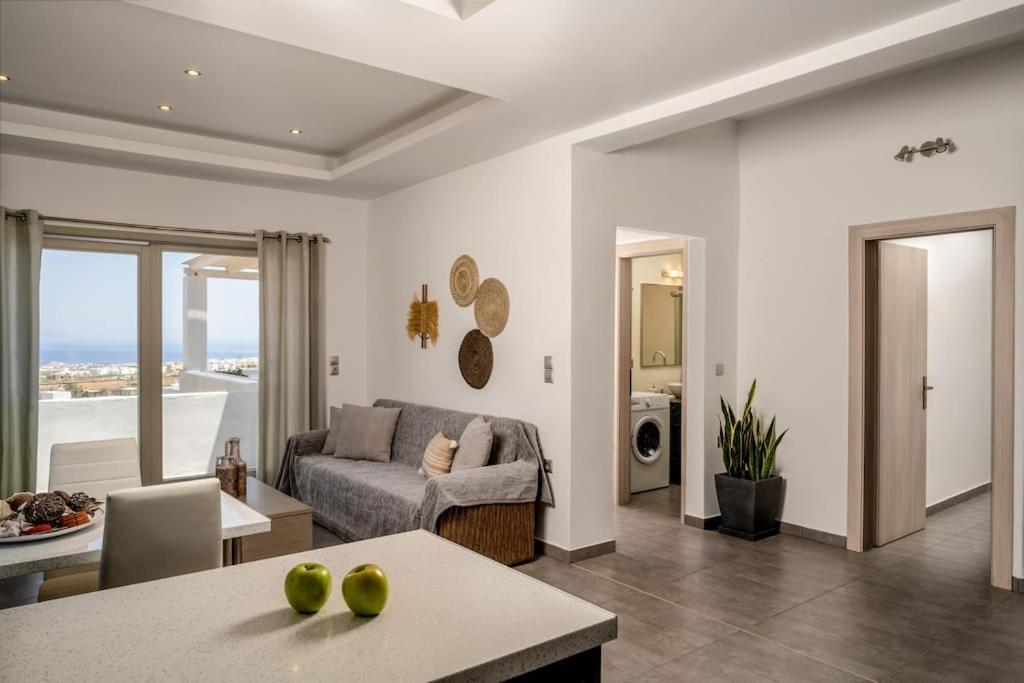 In The Heart Of Fira & Free Pool - Nychteri Suite Экстерьер фото