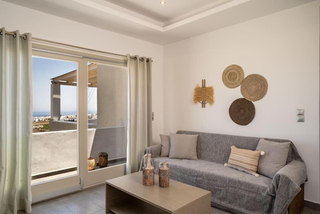 In The Heart Of Fira & Free Pool - Nychteri Suite Экстерьер фото
