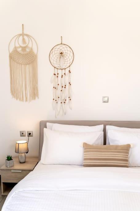 In The Heart Of Fira & Free Pool - Nychteri Suite Экстерьер фото