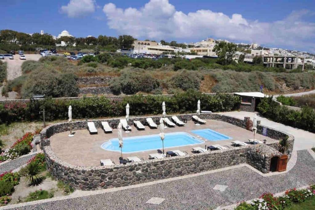 In The Heart Of Fira & Free Pool - Nychteri Suite Экстерьер фото