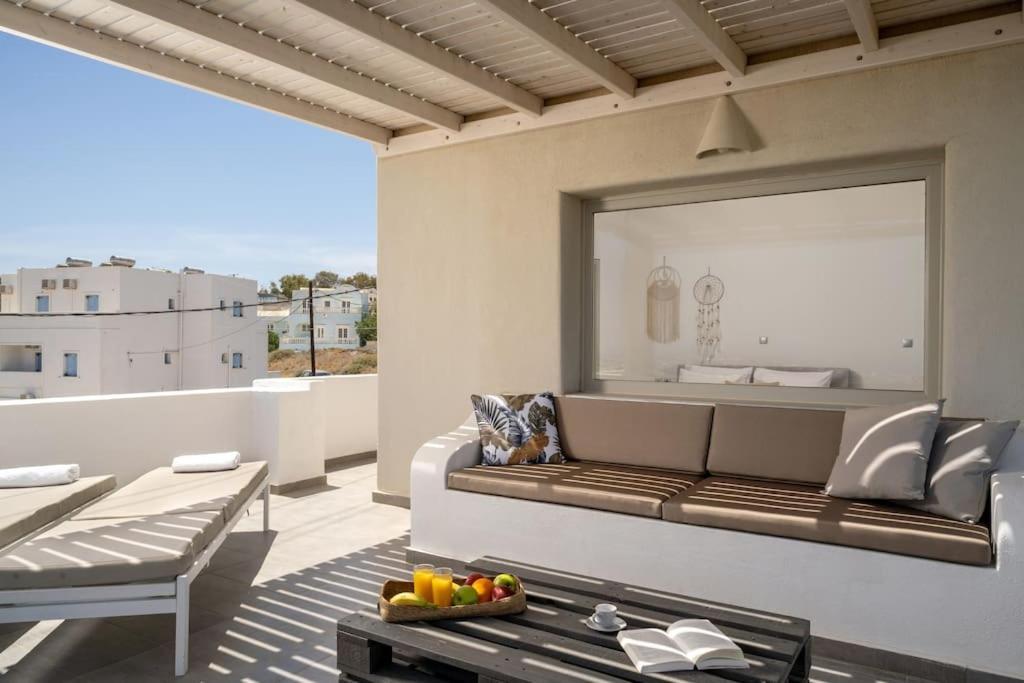 In The Heart Of Fira & Free Pool - Nychteri Suite Экстерьер фото
