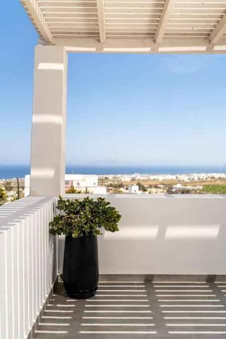 In The Heart Of Fira & Free Pool - Nychteri Suite Экстерьер фото