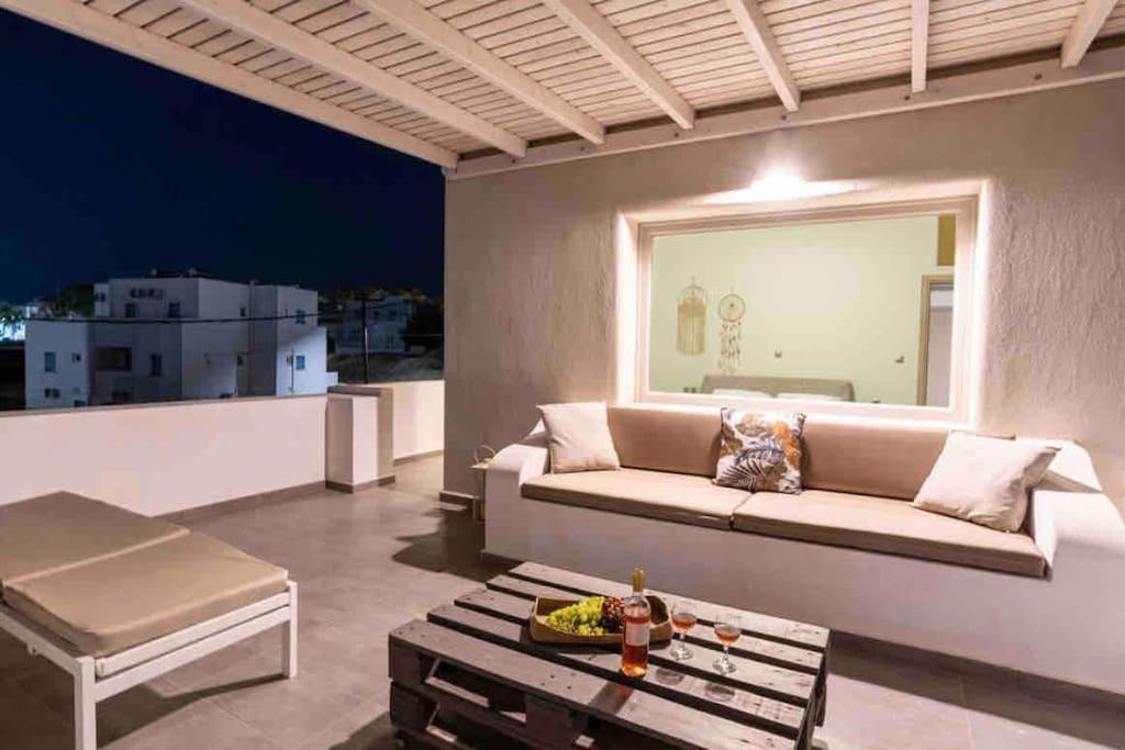 In The Heart Of Fira & Free Pool - Nychteri Suite Экстерьер фото