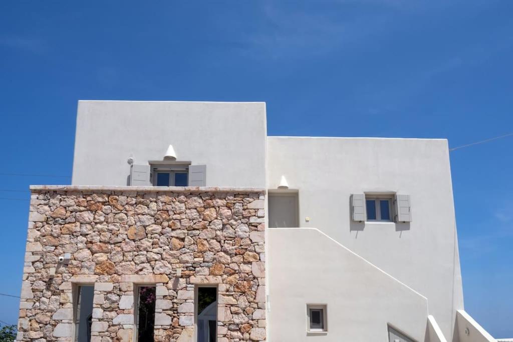 In The Heart Of Fira & Free Pool - Nychteri Suite Экстерьер фото